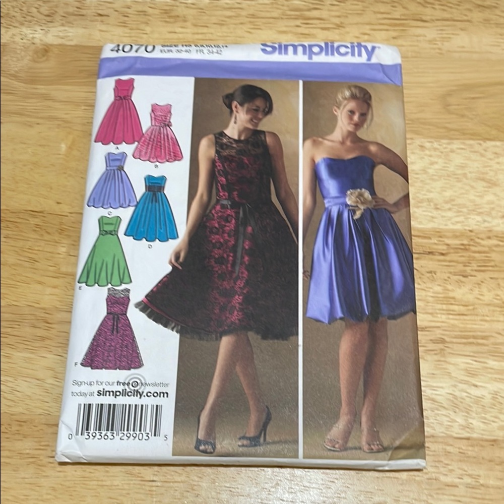 Simplicity 4070 Misses/Miss Petite Party Dress Pattern Uncut Sizes 6-14